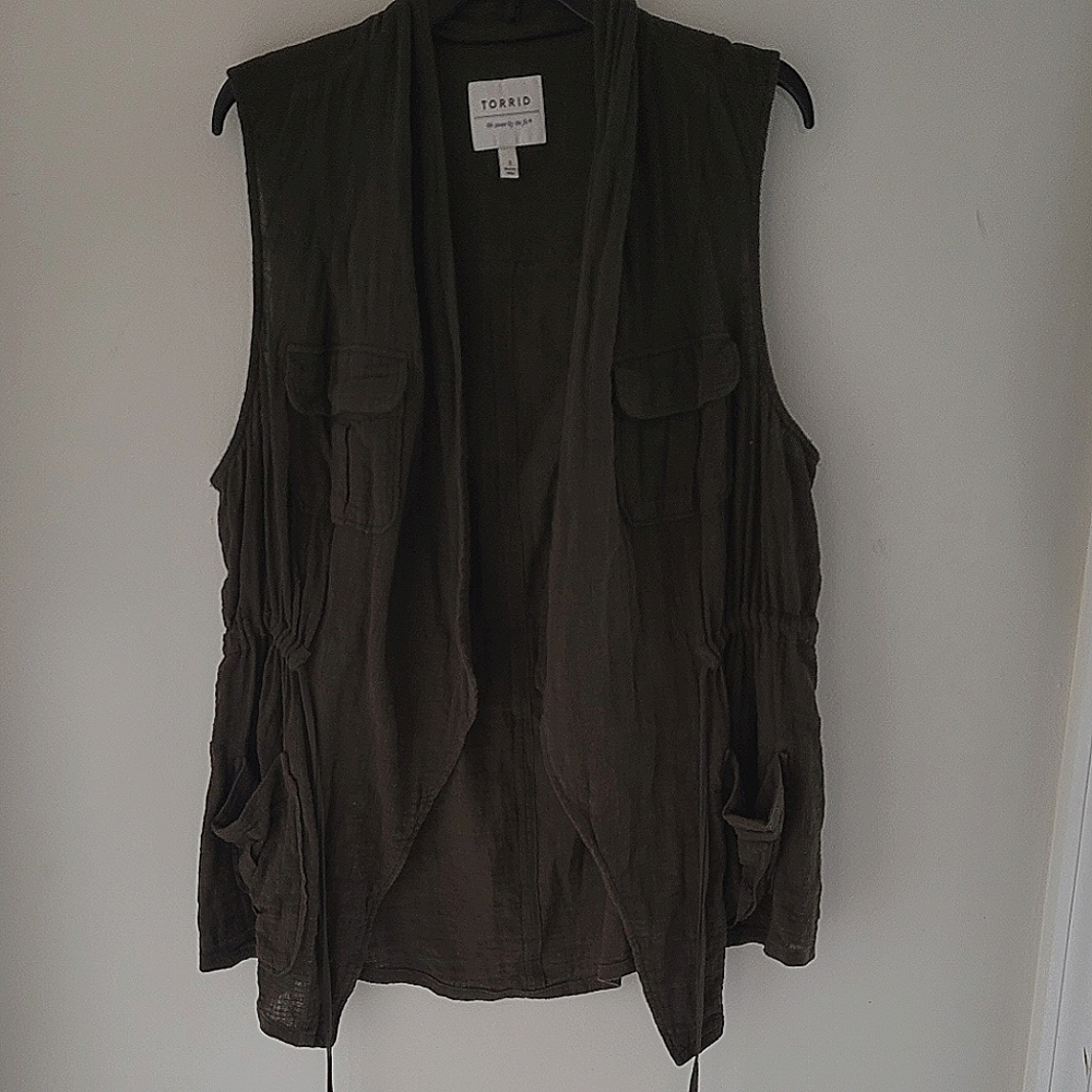 Torrid Drape Front Gauze Vest Womens size 1 Olive Green